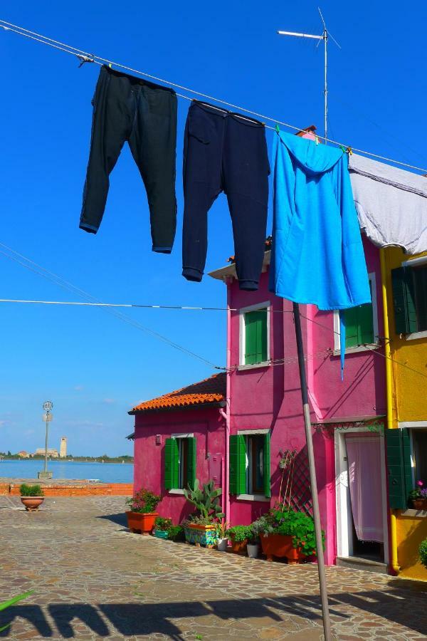 Night Galleria Holiday Home - Bed & Art In Burano - The Pink House Exterior photo